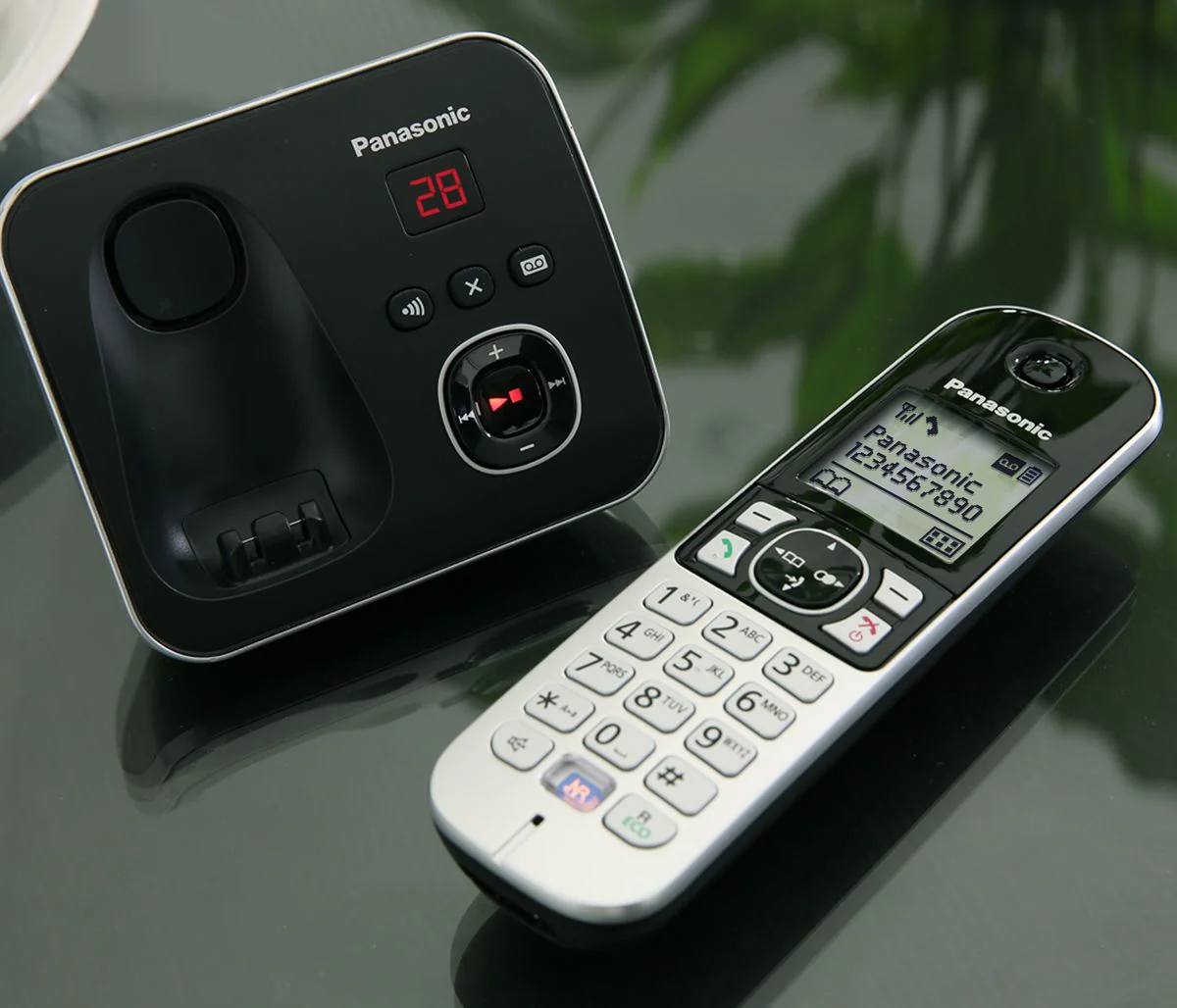 Panasonic KX-TG 6822 Cordless Phone, Twin Handset with Answer Machine - Image 6